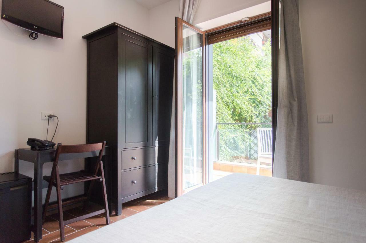 B&B Maria Rosaria Ladispoli Exteriör bild